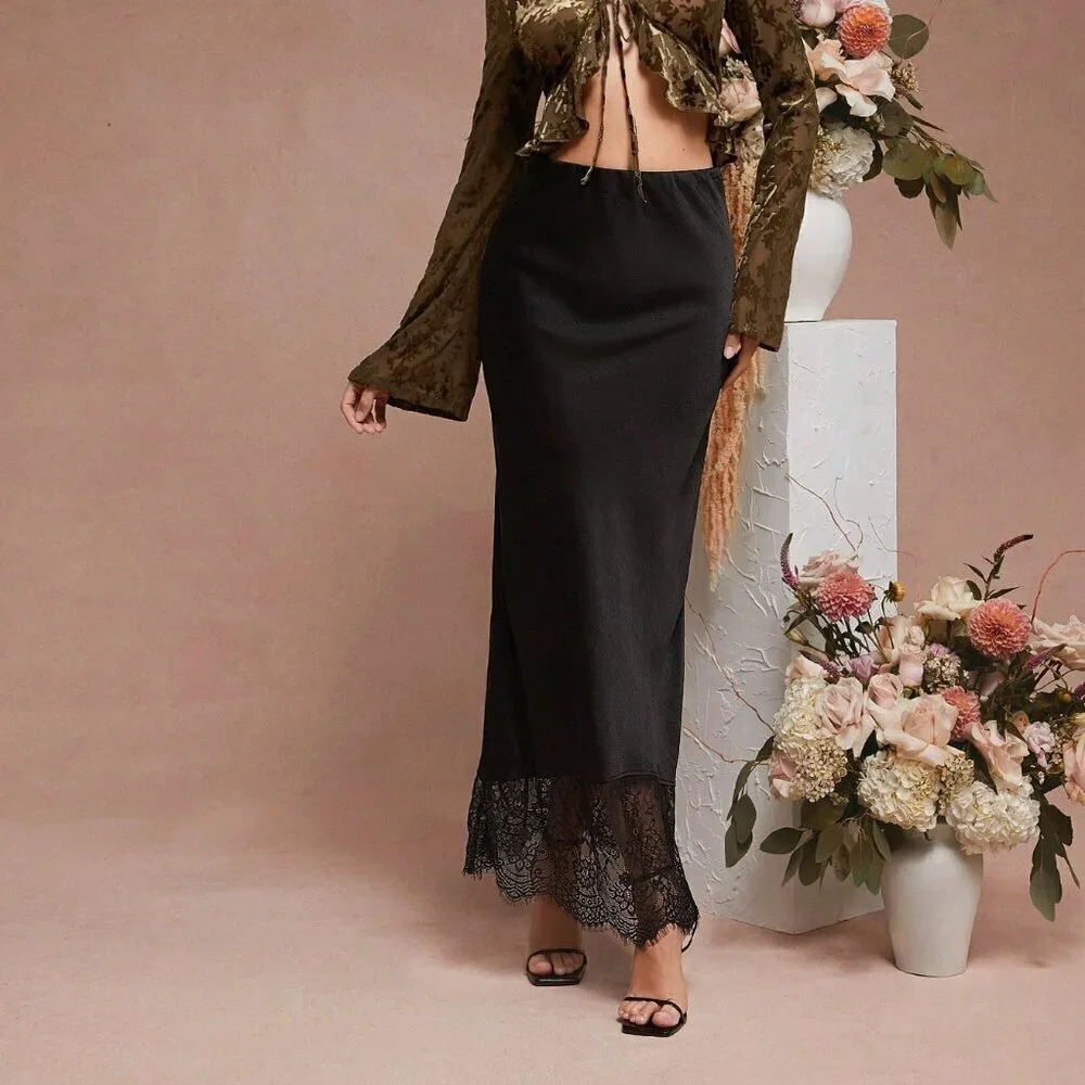 Black Elegant Women's Satin Lace Hem Detail Low Rise Skirt